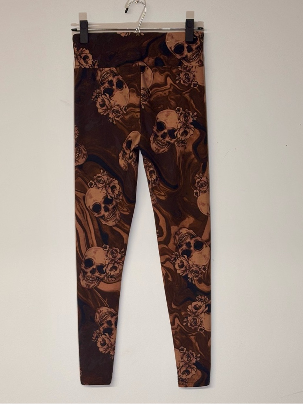 🚫🚫SOLD🚫🚫 No Boundaries Steam Punk Brown Skull-Print Leggings S/M NWOT - Picture 4 of 4